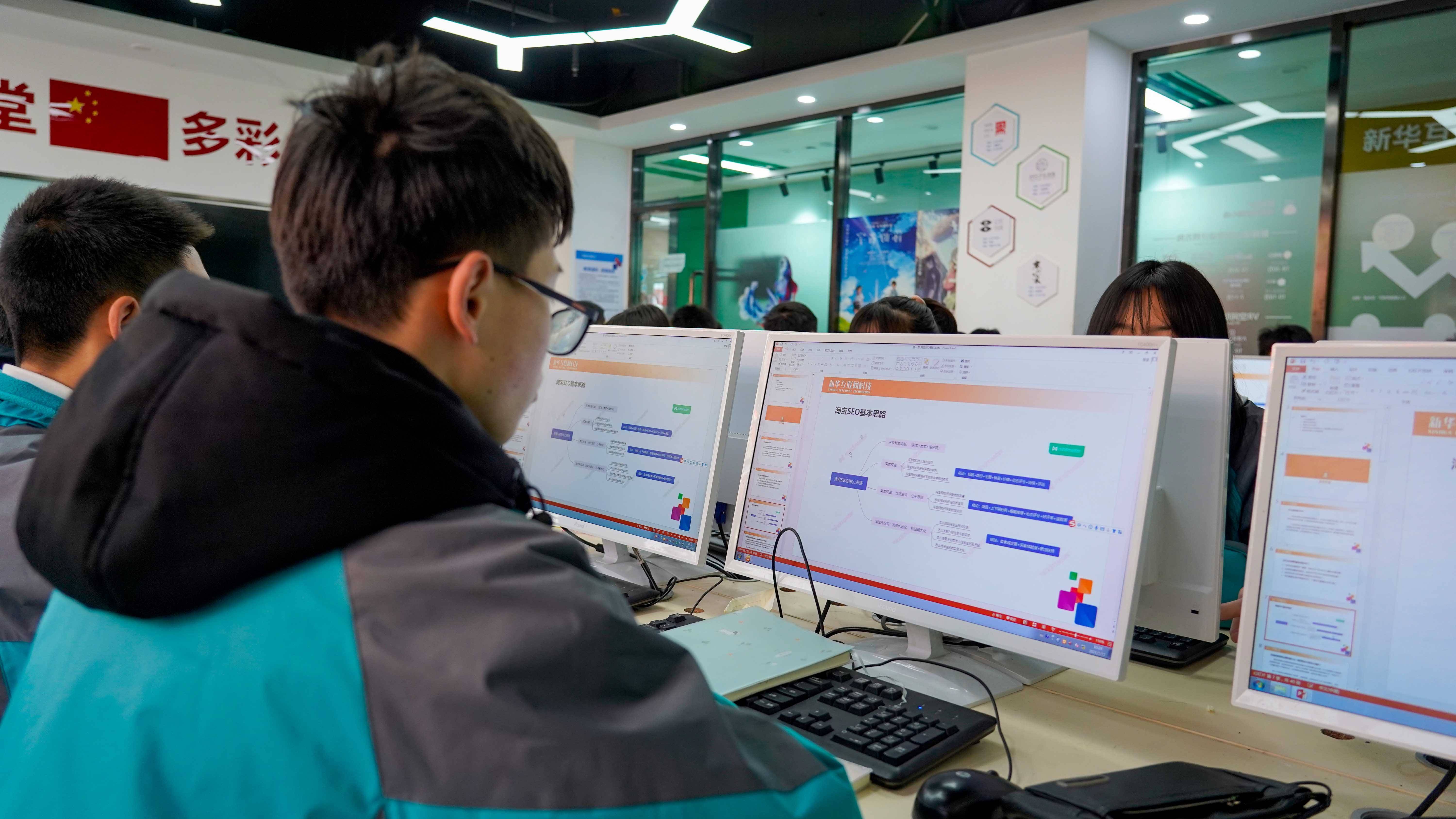 考不上高中的男孩，選擇網(wǎng)絡(luò)與信息安全與軟件開發(fā)專業(yè)前景解析